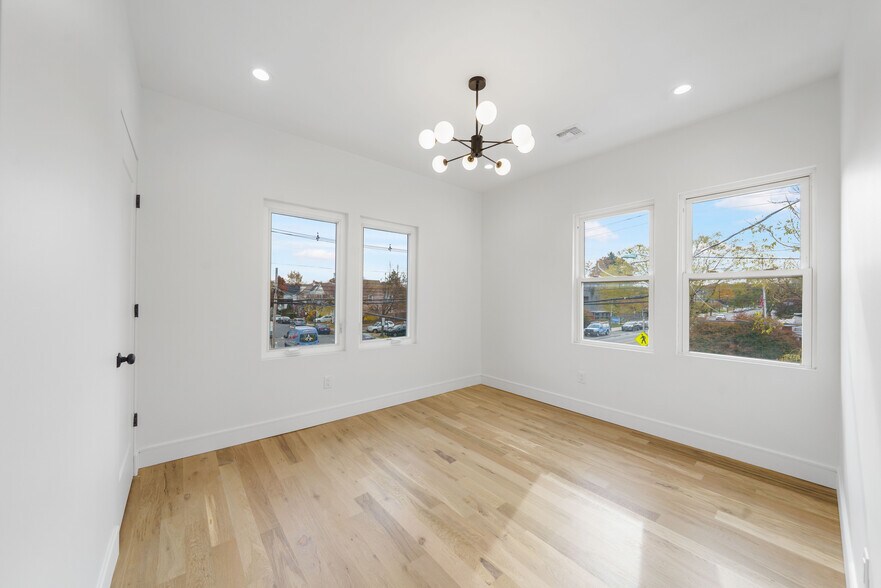 Building Photo - 114 Center St