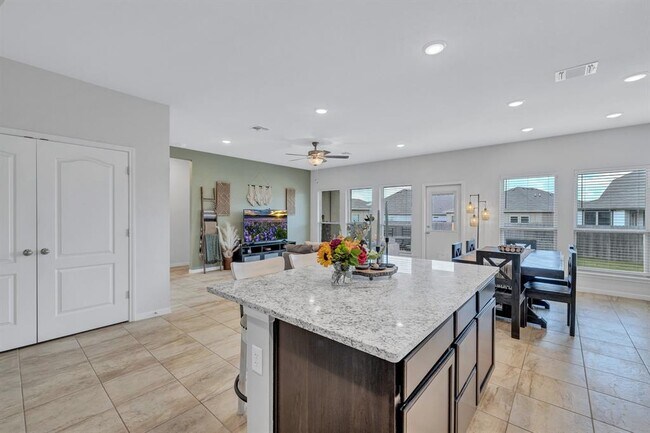 Building Photo - 717 Friar Tuck Dr