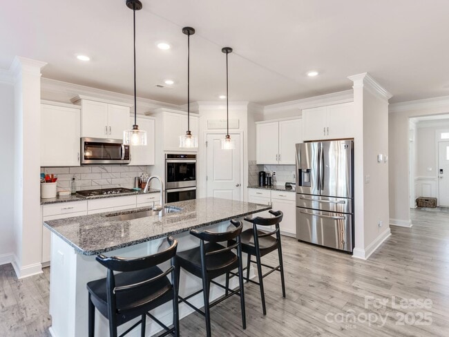Building Photo - 1063 Thoroughbred Dr.