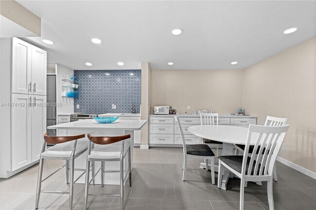 Building Photo - 812 Sky Pine Way