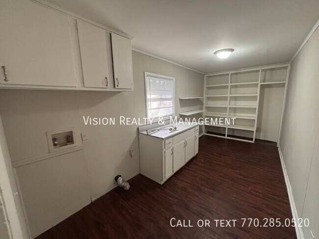 Building Photo - 3608 Sir Michael Dr