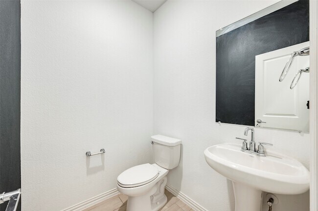 Building Photo - 14605 Little Water Dr