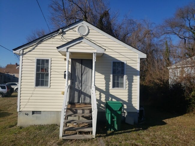Building Photo - 835 Gladstone St