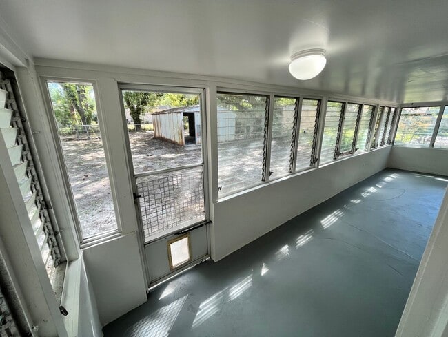 Building Photo - 817 Rosalia Dr