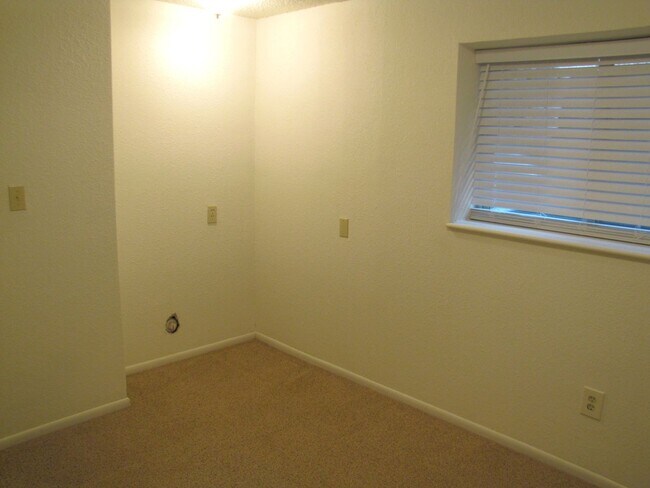 Building Photo - Great 4 bedroom Rancher in Northeast Colorado Springs