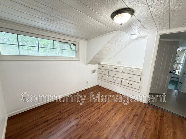 Building Photo - 18819 Greenwell Springs Rd