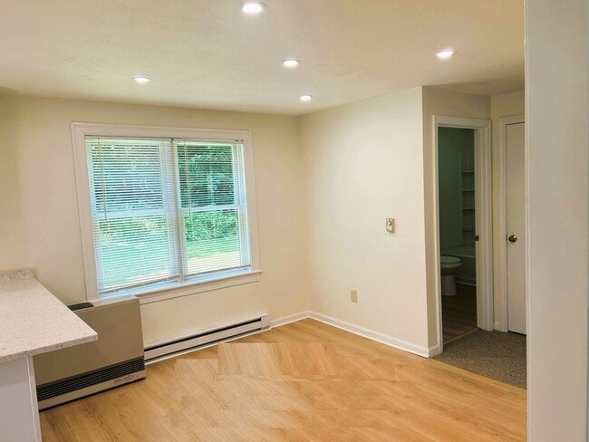 Building Photo - 4 Carriage Way