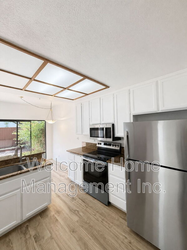 Building Photo - 34769 Comstock Common
