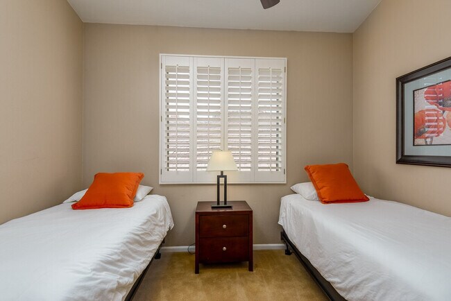 Building Photo - 6417 E Marilyn Rd