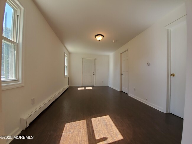 Building Photo - 722 Monmouth Pkwy