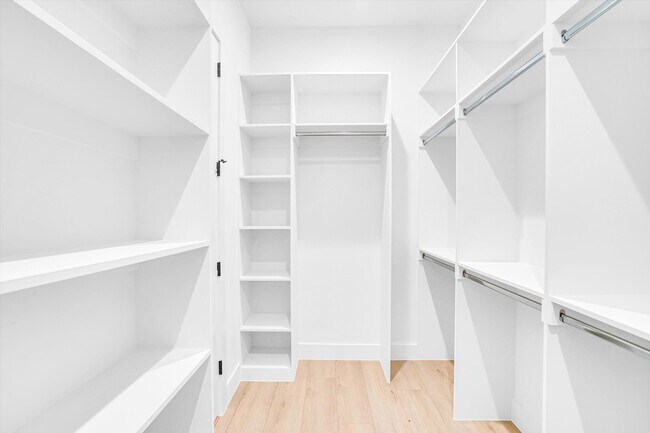 Building Photo - 1707 Nomas St