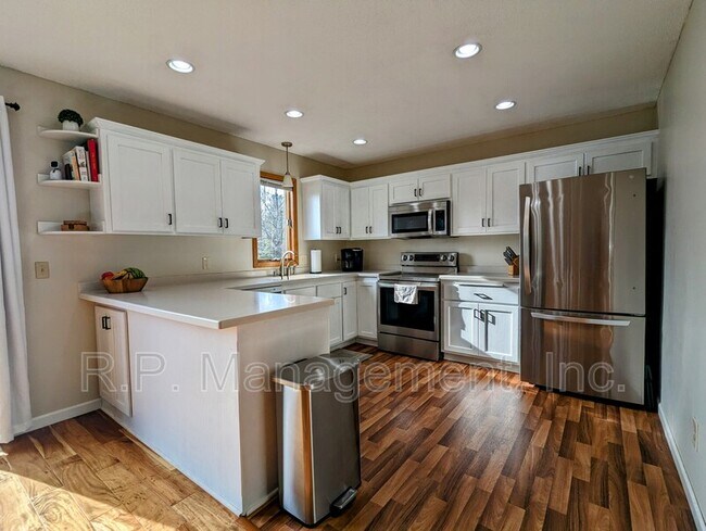 Building Photo - 351 Oakwood Dr