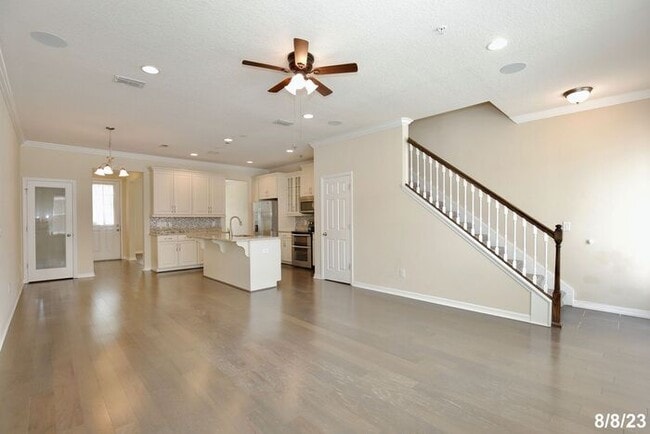 Building Photo - Beautifully Appointment 3/2.5 Modern Townh...