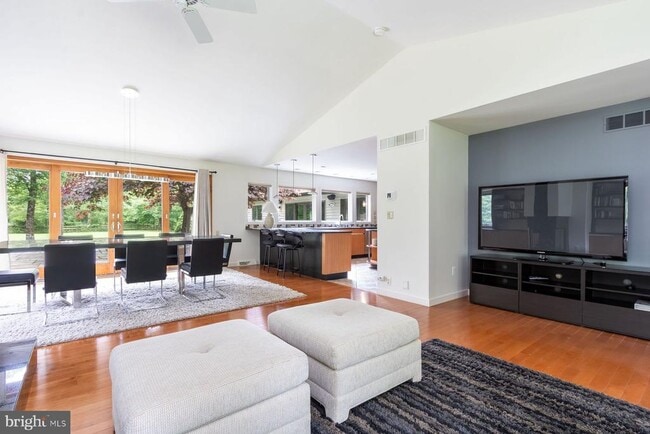 Building Photo - 125 Edison Furlong Rd