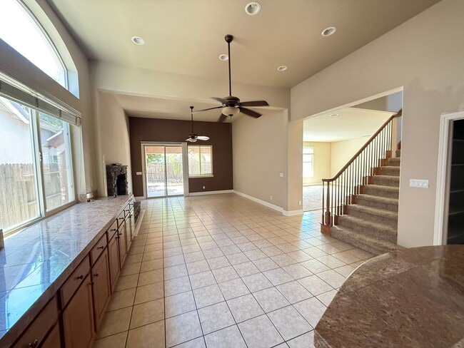 Building Photo - 2212 Maloney Dr