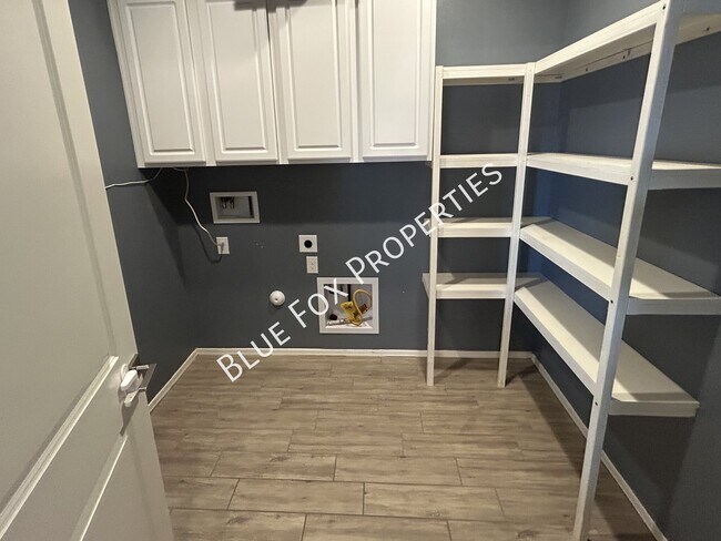 Building Photo - 7037 Vuelta Aguarachay