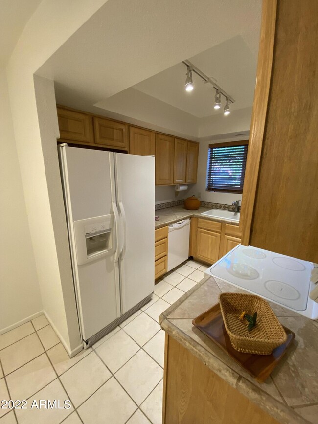 Building Photo - 2312 W Lindner Ave