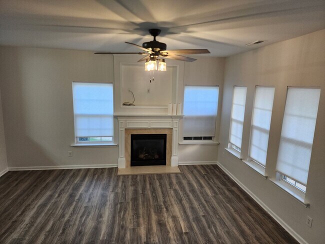 Building Photo - Four bedroom townhome in Caldwell Station