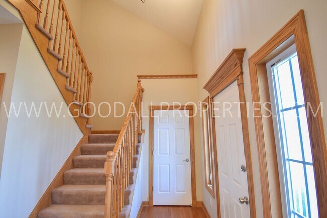 Building Photo - Executive Home with 4 Bedrooms, 2.5 Bath I...