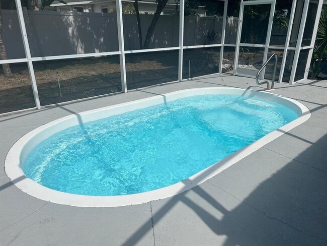 Building Photo - 905 W 11th Ave