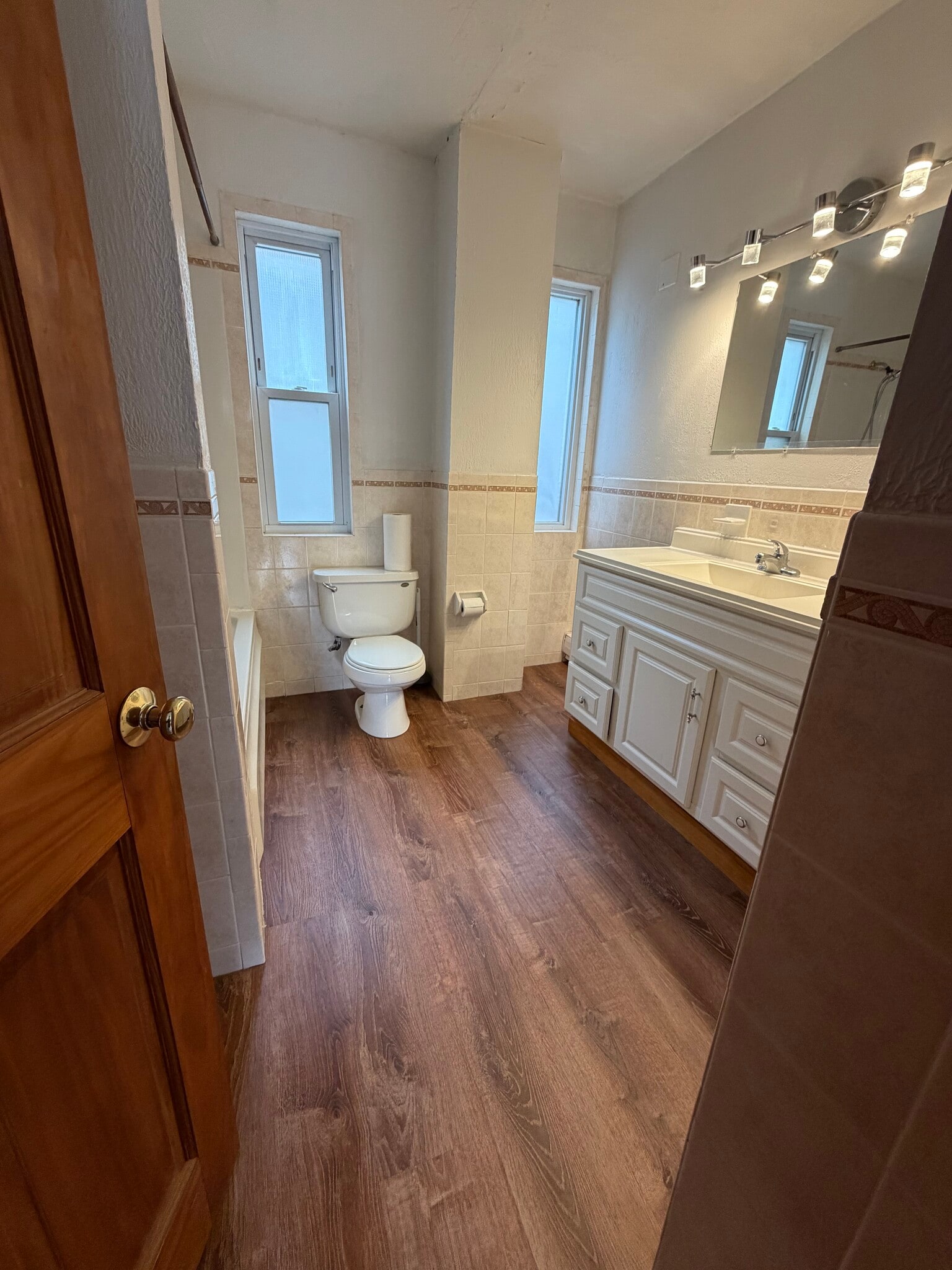 Bathroom - 6 Smythe St