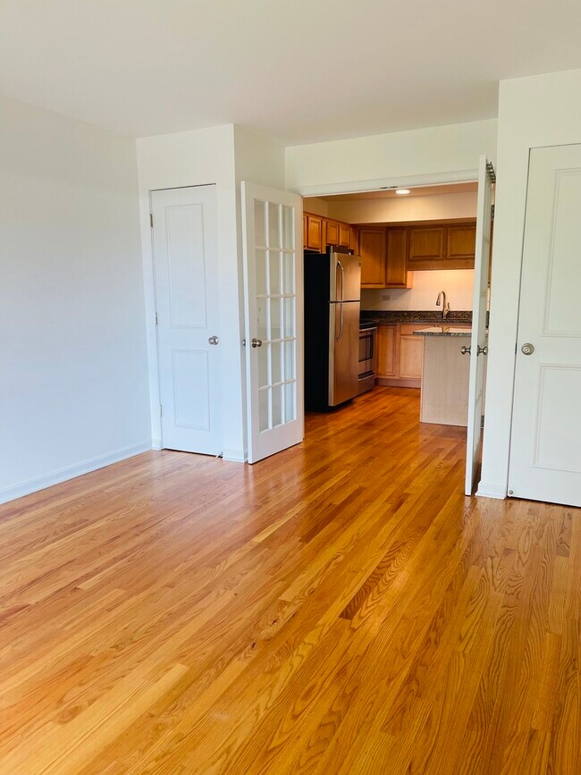 Building Photo - 600 W Russell St