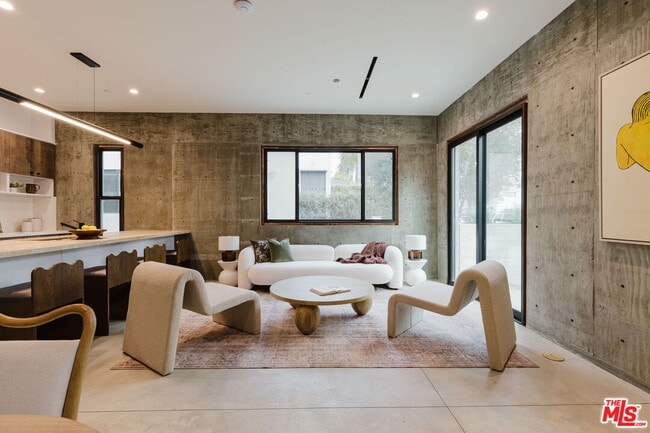 Building Photo - 2855 S Sycamore Ave