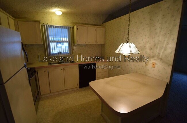 Building Photo - 1762 Fox Hill Dr