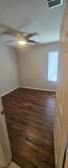 Building Photo - 6900 Oak Falls Dr