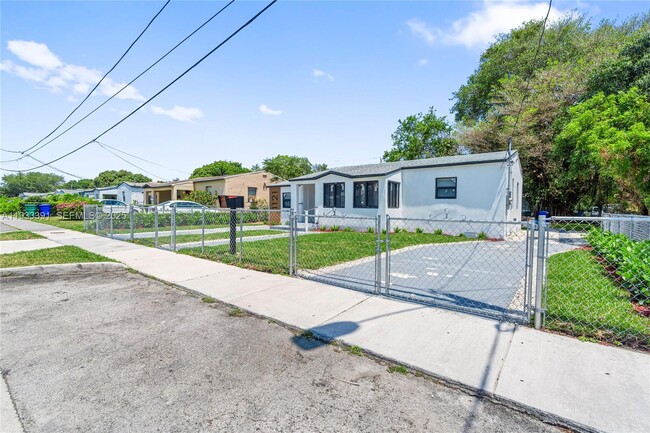 Building Photo - 1121 NW 57th St