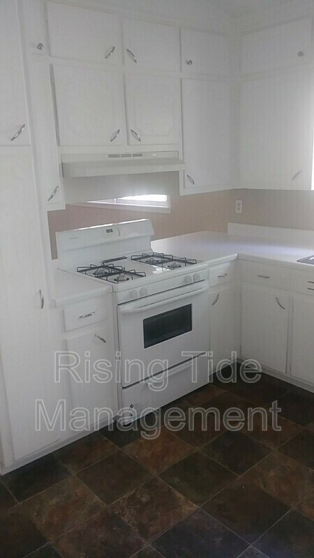 Building Photo - 1042 Mesa Dr