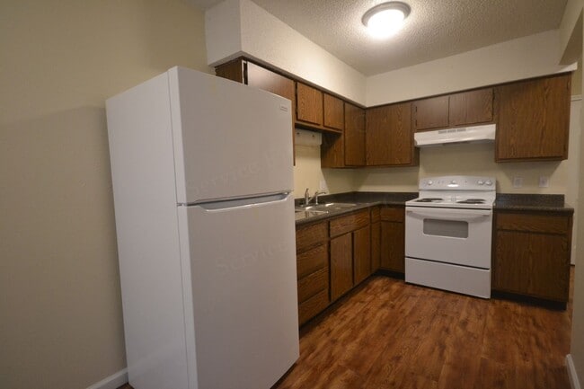 Building Photo - Hillcrest Village Apartments