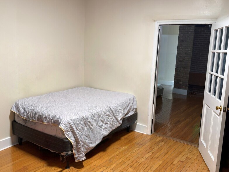 Building Photo - 2128 Newtown Ave