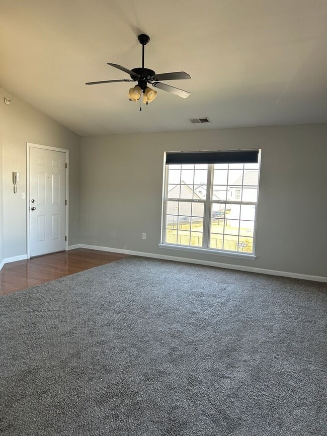 Building Photo - Condo Unit
