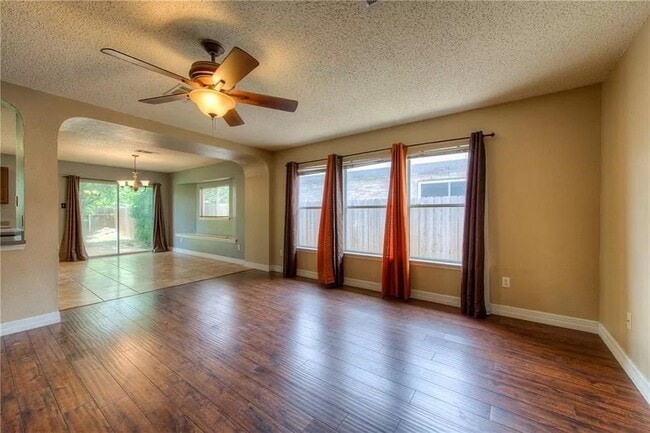 Building Photo - 2513 Glen Field Dr