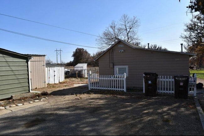 Building Photo - 2105 3rd Ave