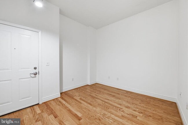 Building Photo - 1205 N Garfield St