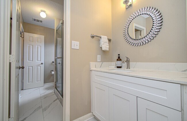Building Photo - 12427 Shadycrest Dr