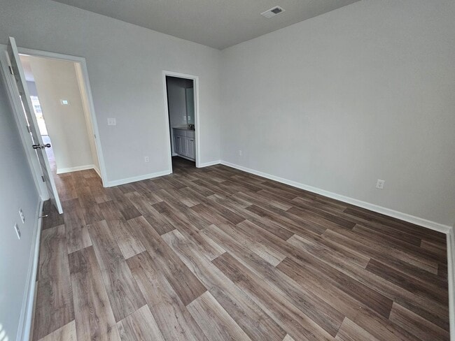 Building Photo - 2096 Northwest Dr