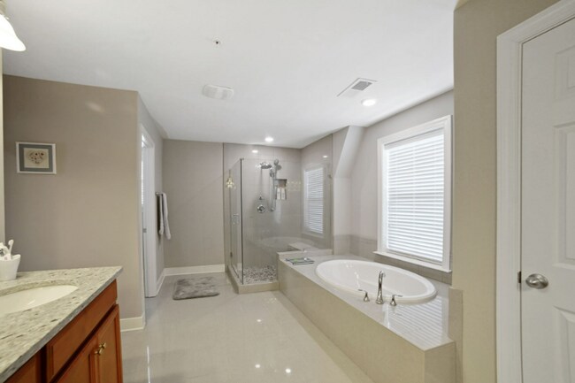 Building Photo - 503 Crown Park Ave