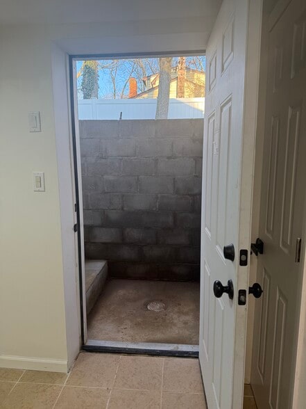 Building Photo - 21 Garden St