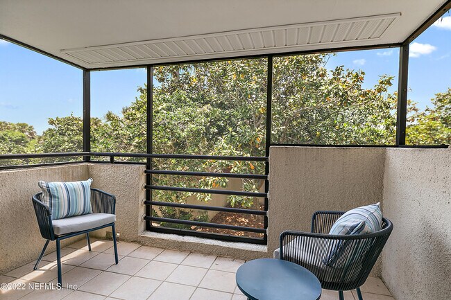 Building Photo - 649 Summer Pl