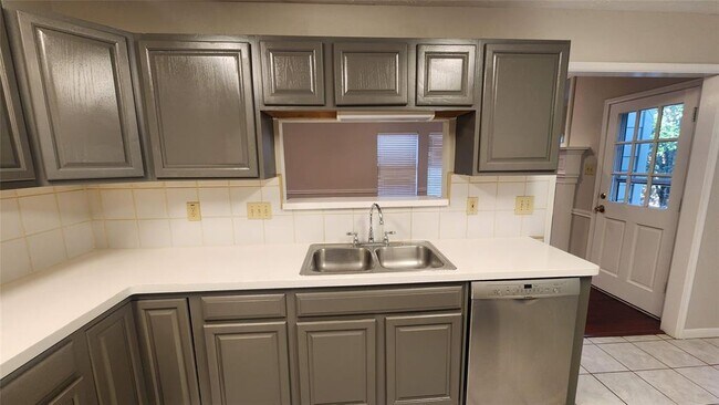 Building Photo - 4543 Westray Dr