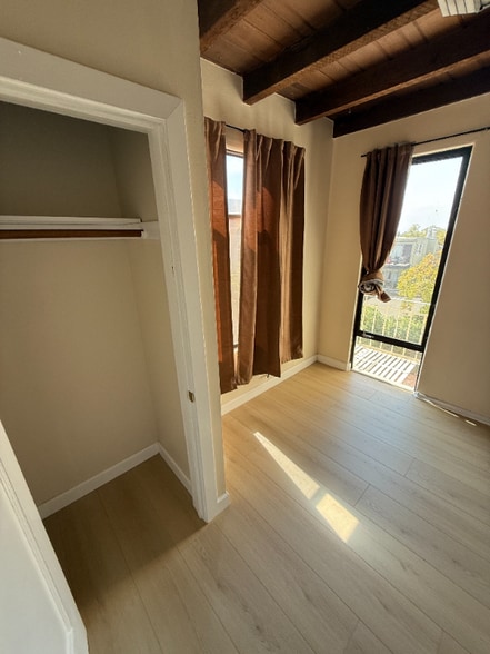 Building Photo - 1701 Le Roy Ave