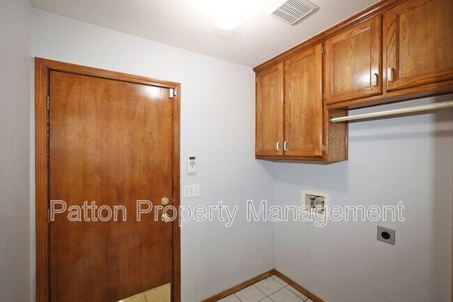 Building Photo - 7003 Sheldon Rd