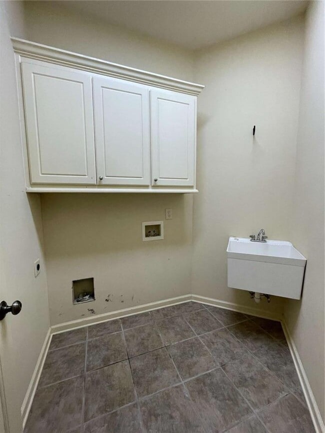 Building Photo - 1378 Greencrest Ct SW