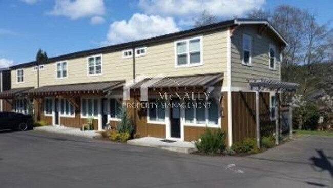 Primary Photo - 2 Bedroom 1 Bathroom Townhome in Downtown ...