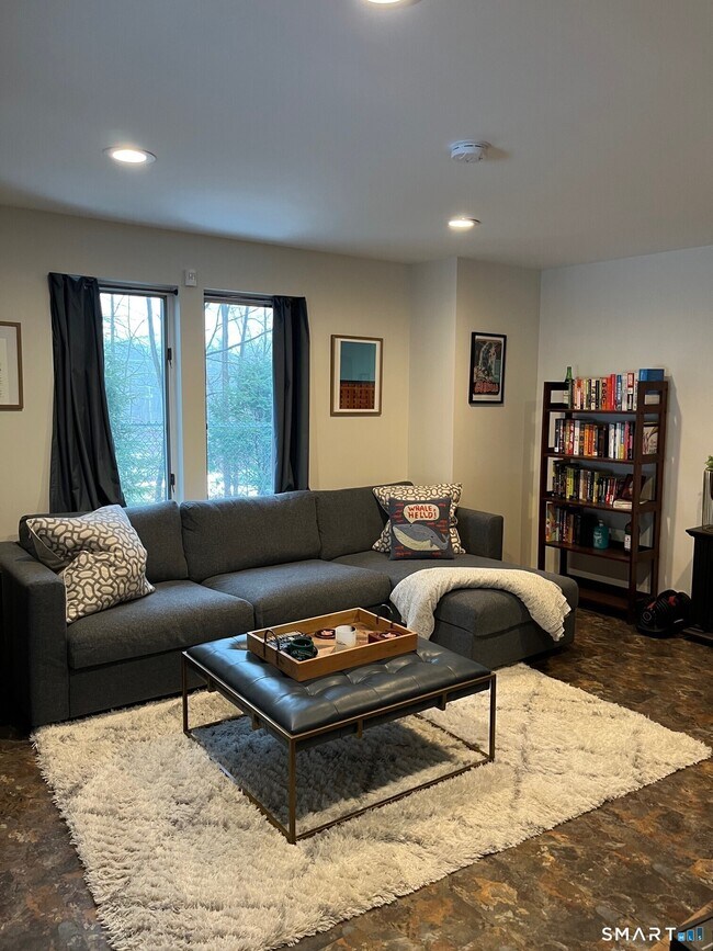 Building Photo - 6 Timberline Dr