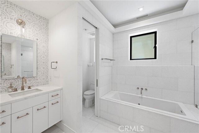 Building Photo - 2340 Crestview Dr