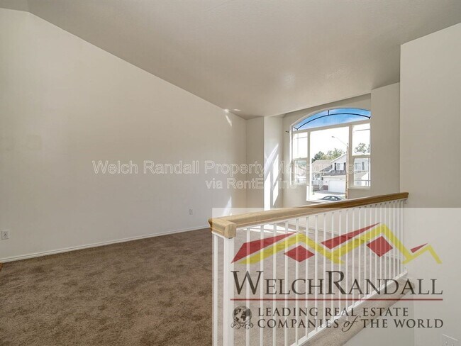 Building Photo - 832 4200 S